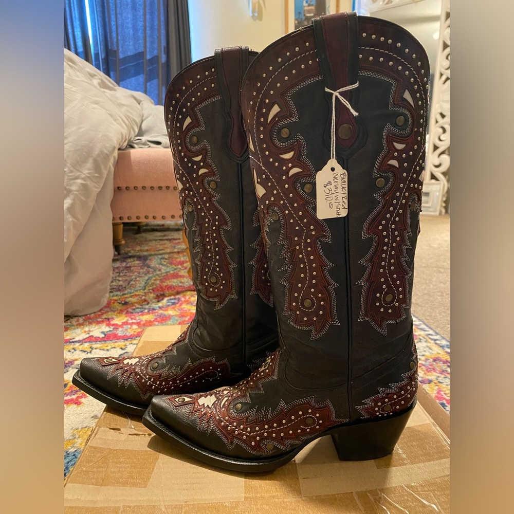Woman’s 6 1/2 M Corral Boots.